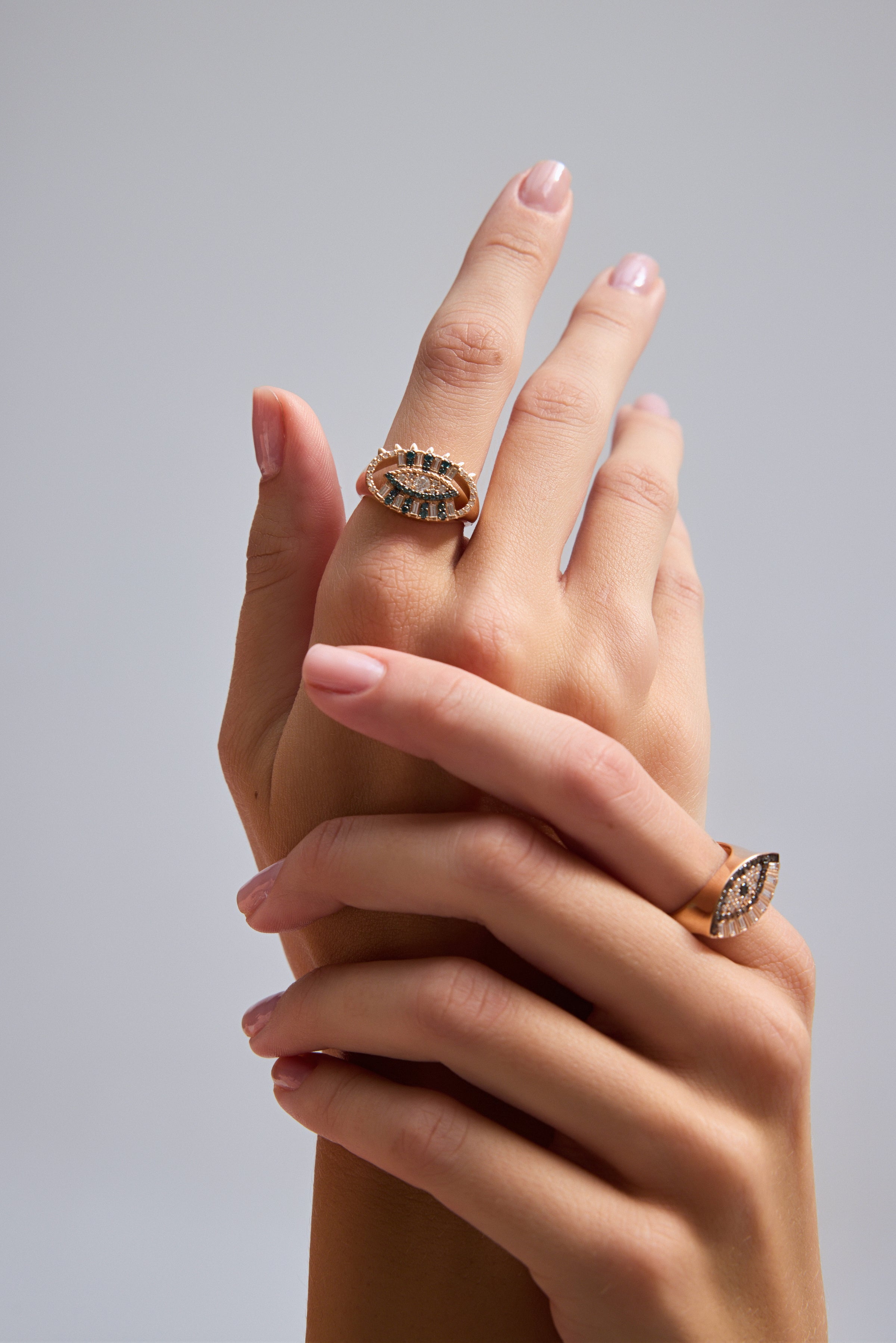 Lucky Eyes White and Blue Diamond Ring